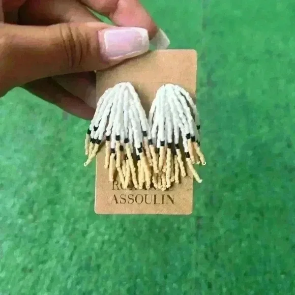 Roxanne Assoulin - Picture 2 of 3